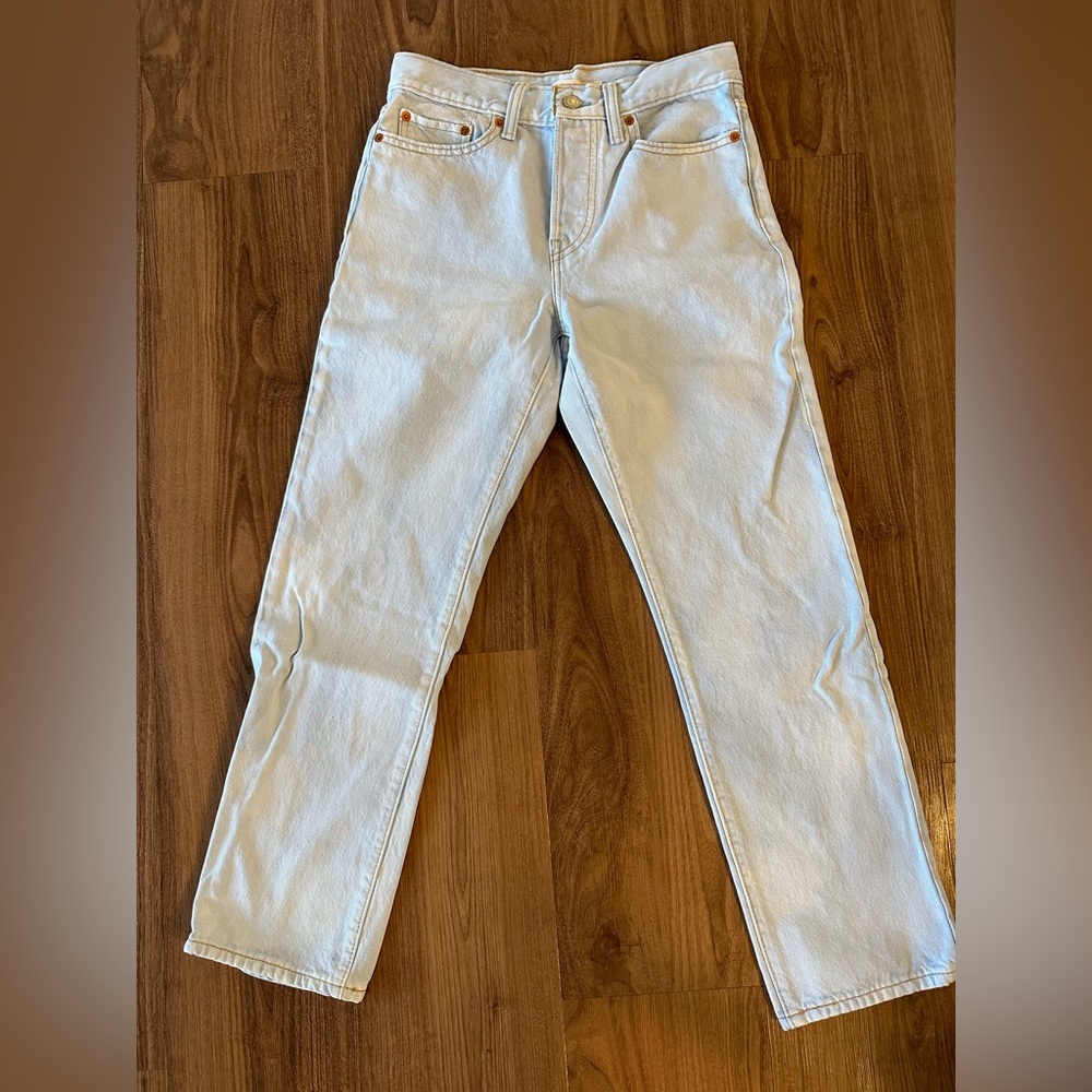 Levi’s Wedgie Straight Jeans, 27 Light Wash